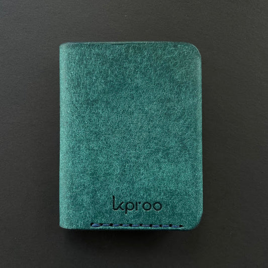 Cartera Portaplacas COMPAC | Edición Ortensia y Navy Hilo Azul Marino | Todas las Corporaciones | Cuero Cosido a Mano – KPROO