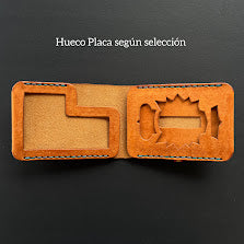 Cartera Portaplacas BASIC | Edición Olmo Hilo Turquesa | Todas las Corporaciones | Cuero Cosido a Mano – KPROO