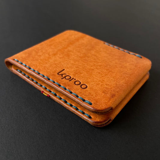 Cartera Portaplacas BASIC | Edición Olmo Hilo Turquesa | Todas las Corporaciones | Cuero Cosido a Mano – KPROO
