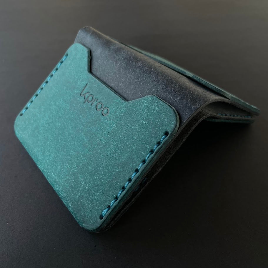 Cartera Portaplacas FORTIS | Edición A Coruña | Todas las Corporaciones | Cuero Cosido a Mano – KPROO