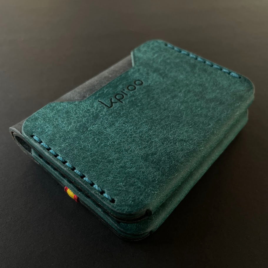 Cartera Portaplacas FORTIS | Edición A Coruña | Todas las Corporaciones | Cuero Cosido a Mano – KPROO
