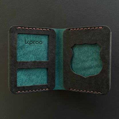 Cartera Portaplacas FORTIS Mossos d'Esquadra | Edición Negra Ortensia Hilo Marrón | Cuero Cosido a Mano – KPROO