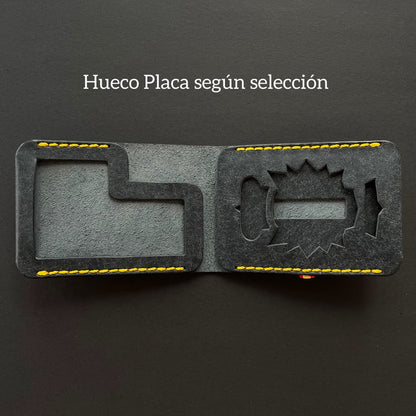 Cartera Portaplacas BASIC | Edición Navy Hilo Mostaza | Todas las Corporaciones | Cuero Cosido a Mano – KPROO