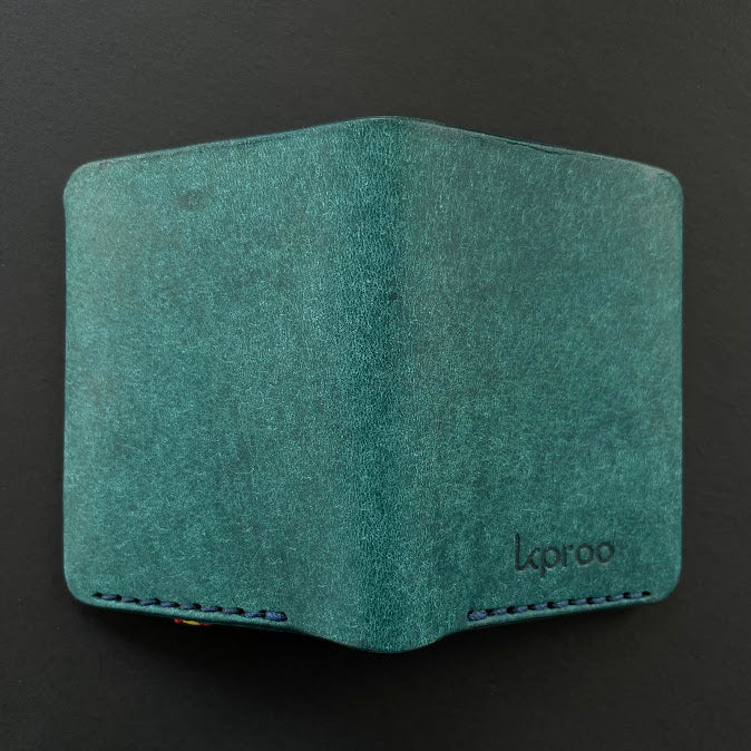 Cartera Portaplacas COMPAC | Edición Ortensia y Navy Hilo Azul Marino | Todas las Corporaciones | Cuero Cosido a Mano – KPROO