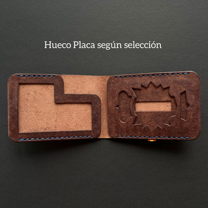 Cartera Portaplacas BASIC | Edición Tabaco Hilo Azul Marino | Todas las Corporaciones | Cuero Cosido a Mano – KPROO