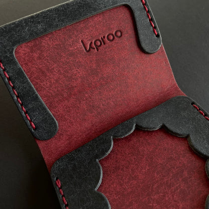 Cartera Portaplacas COMPAC Policía Municipal Madrid | Edición Navy Mosto Hilo Granate | Cuero Cosido a Mano – KPROO
