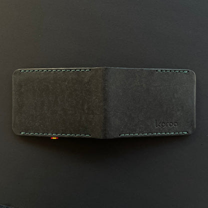Cartera Portaplacas BASIC Policía Nacional | Edición Negra Hilo Verde | Cuero Cosido a Mano – KPROO