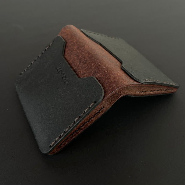Cartera Portaplacas FORTIS Mossos d'Esquadra | Edición Negra Tabaco Hilo Marrón | Cuero Cosido a Mano – KPROO