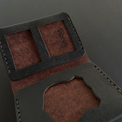 Cartera Portaplacas FORTIS Mossos d'Esquadra | Edición Negra Tabaco Hilo Marrón | Cuero Cosido a Mano – KPROO