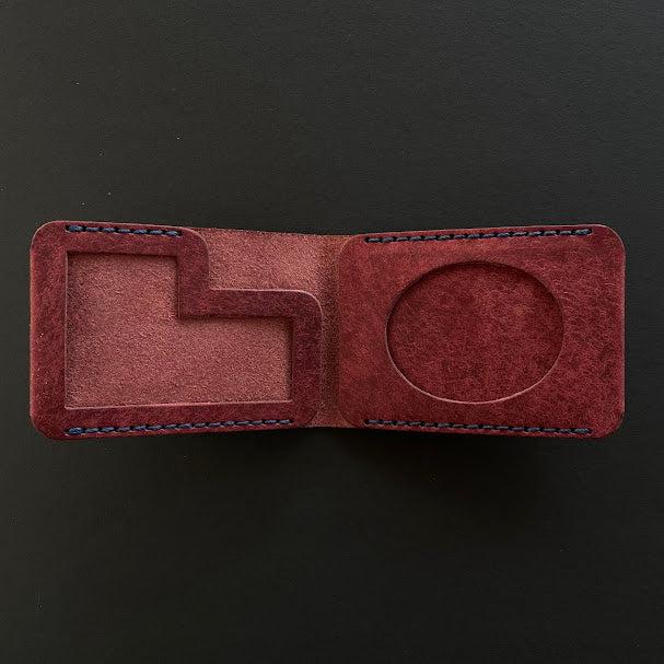 Cartera Portaplacas BASIC Policía Local | Edición Mosto Hilo Azul | Cuero Cosido a Mano – KPROO