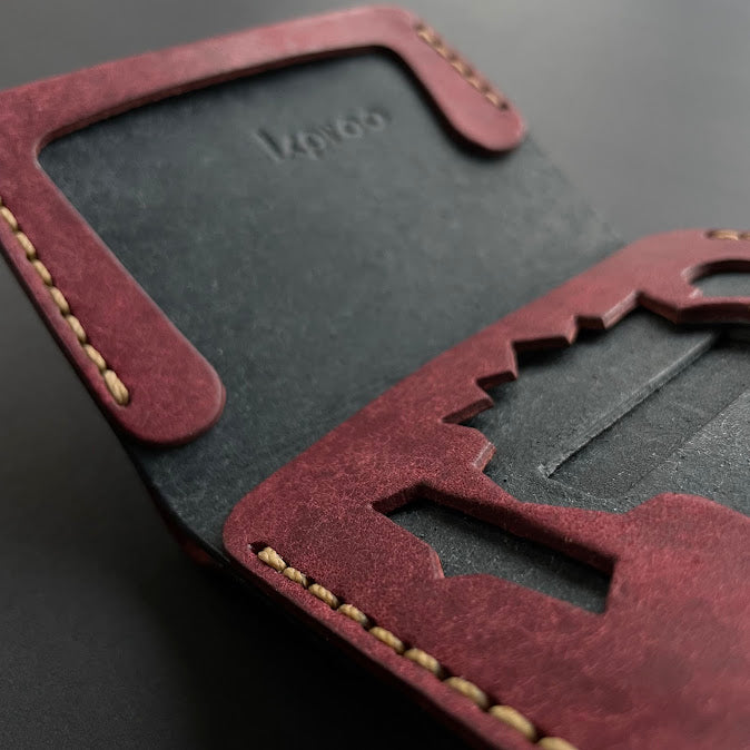 Cartera Portaplacas COMPAC Policía Nacional | Edición Mosto Navy Hilo Marrón | Cuero Cosido a Mano – KPROO