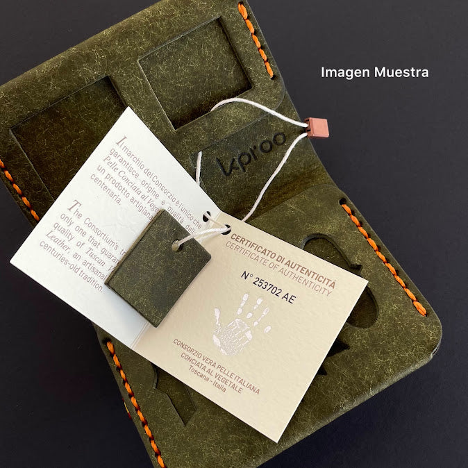 Cartera portaplacas policial personalizable el hueco para placa de Policia Nacional Guardia Civil y Policias locales Piel italiana cosida a mano