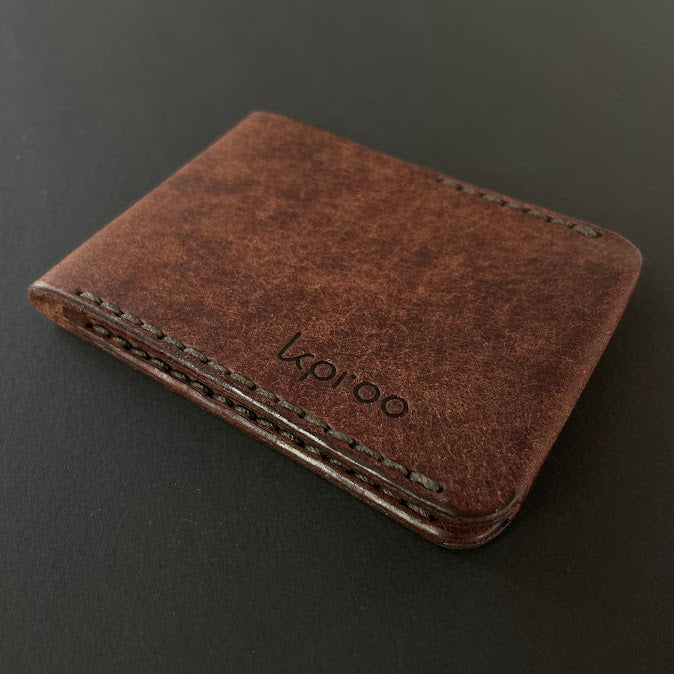 Cartera Portaplacas BASIC Policía Nacional | Edición Tabaco Hilo Gris | Cuero Cosido a Mano – KPROO
