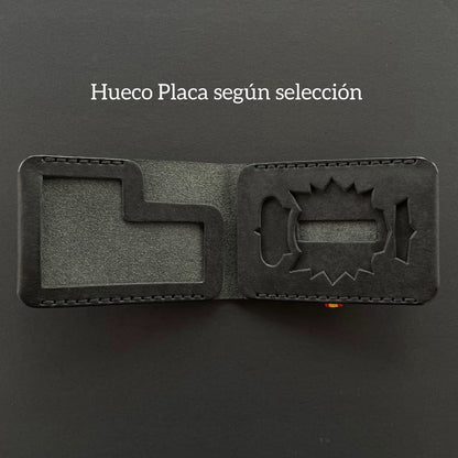 Cartera Portaplacas BASIC | Edición Negra Hilo Negro | Todas las Corporaciones | Cuero Cosido a Mano – KPROO