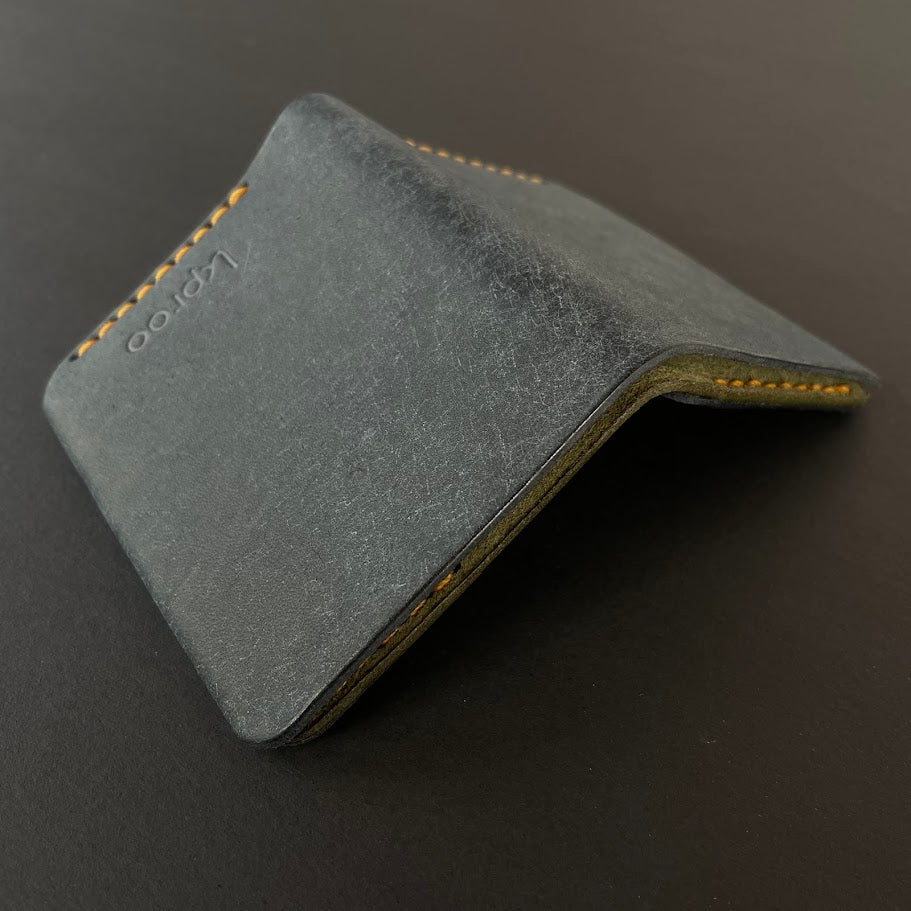 Cartera Portaplacas COMPAC | Edición Navy y Oliva Hilo Naranja | Todas las Corporaciones | Cuero Cosido a Mano – KPROO