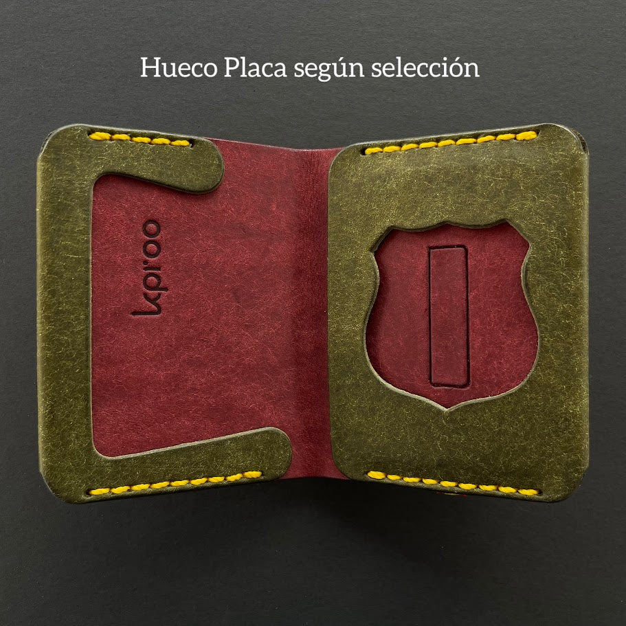 Cartera Portaplacas COMPAC | Edición Oliva y Mosto Hilo Mostaza | Todas las Corporaciones | Cuero Cosido a Mano – KPROO