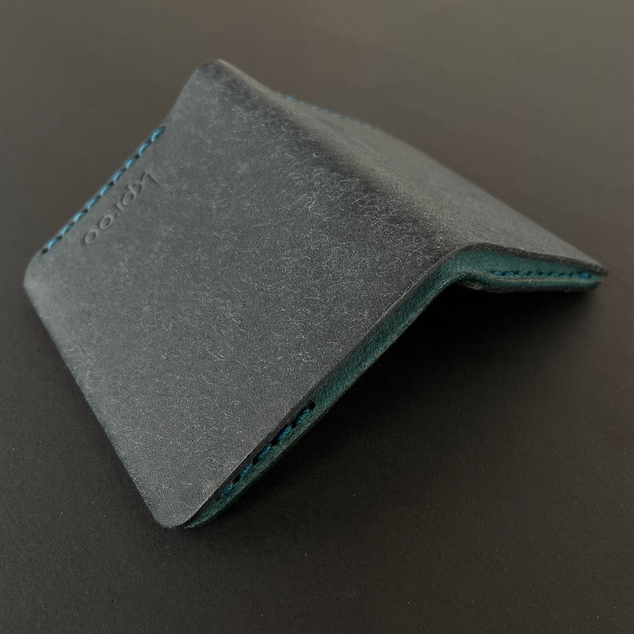 Cartera Portaplacas COMPAC | Edición Navy y Ortensia Hilo Turquesa | Todas las Corporaciones | Cuero Cosido a Mano – KPROO