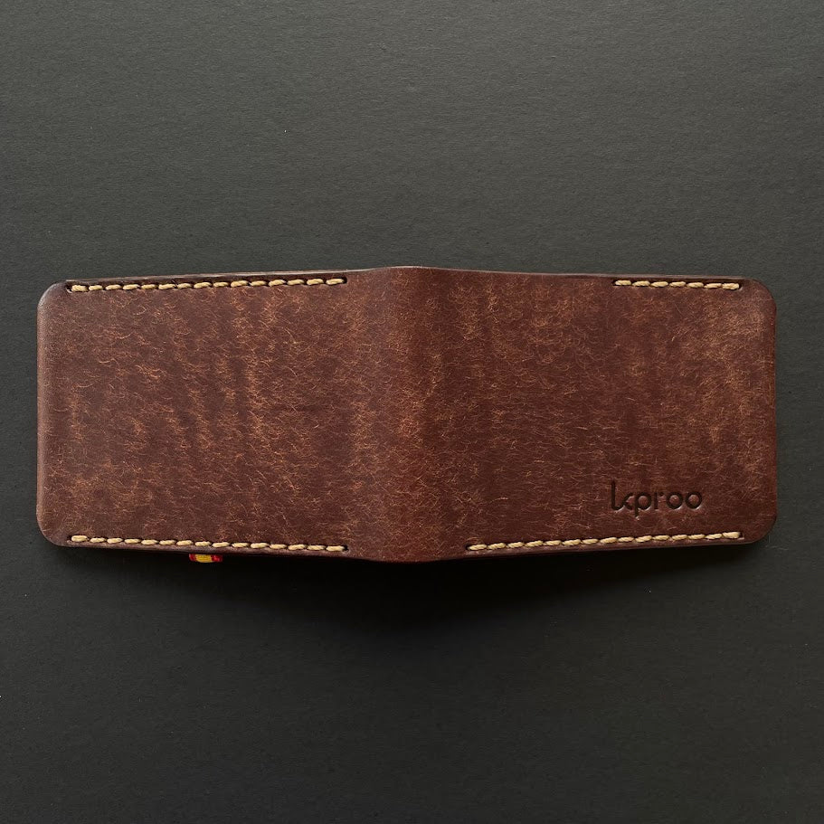 Cartera Portaplacas BASIC | Edición Tabaco Hilo Marrón | Cuero Cosido a Mano – KPROO