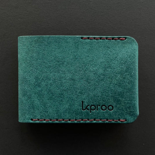 Cartera Portaplacas BASIC | Edición Ortensia Hilo Granate | Todas las Corporaciones | Cuero Cosido a Mano – KPROO