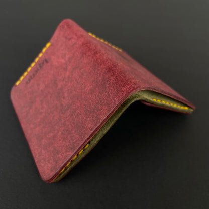 Cartera Portaplacas COMPAC | Edición Mosto y Oliva Hilo Mostaza | Todas las Corporaciones | Cuero Cosido a Mano – KPROO
