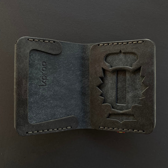 Cartera Portaplacas COMPAC Policía Nacional | Edición Negra Azul M Hilo Gris | Cuero Cosido a Mano – KPROO