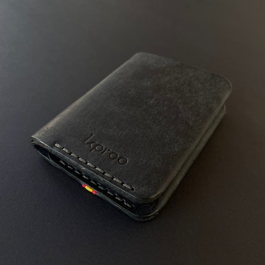 Cartera Portaplacas COMPAC Policía Nacional | Edición Negra Azul M Hilo Gris | Cuero Cosido a Mano – KPROO