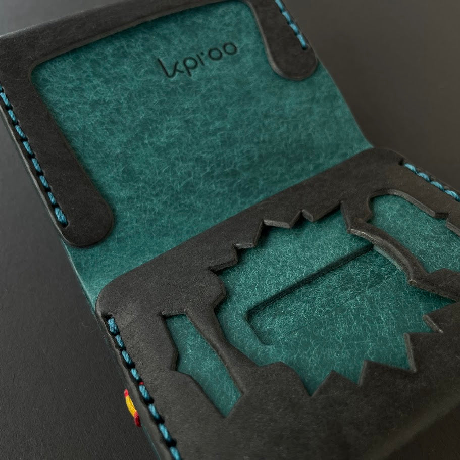 Cartera Portaplacas FORTIS | Edición Vizcaya | Todas las Corporaciones | Cuero Cosido a Mano – KPROO