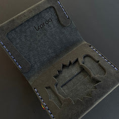 Cartera Portaplacas FORTIS Policía Nacional | Edición Azul M Negro Hilo Azul | Cuero Cosido a Mano – KPROO