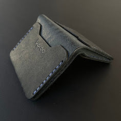Cartera Portaplacas FORTIS Policía Nacional | Edición Azul M Negro Hilo Azul | Cuero Cosido a Mano – KPROO