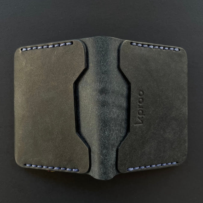 Cartera Portaplacas FORTIS Policía Nacional | Edición Azul M Negro Hilo Azul | Cuero Cosido a Mano – KPROO