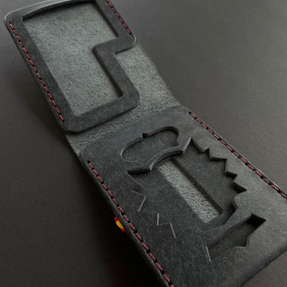 Cartera Portaplacas BASIC | Edición Negra Hilo Granate | Cuero Cosido a Mano – KPROO