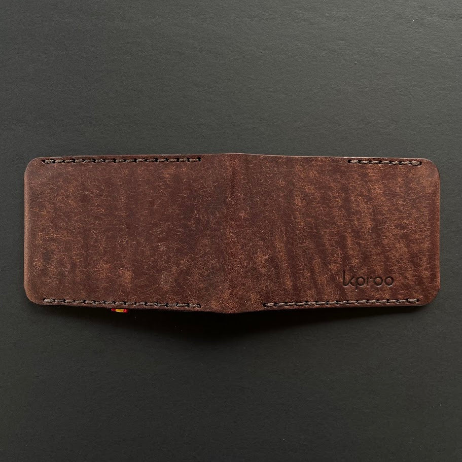 Cartera Portaplacas BASIC | Edición Tabaco Hilo Marrón Oscuro | Cuero Cosido a Mano – KPROO