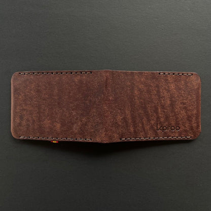 Cartera Portaplacas BASIC | Edición Tabaco Hilo Marrón Oscuro | Cuero Cosido a Mano – KPROO