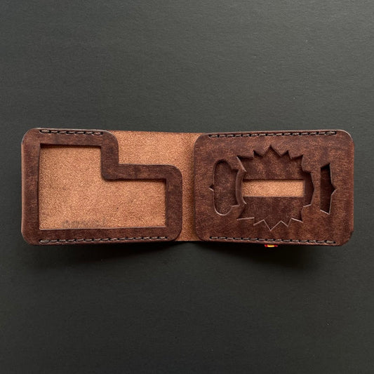 Cartera Portaplacas BASIC Policía Nacional | Edición Tabaco Hilo Gris | Cuero Cosido a Mano – KPROO