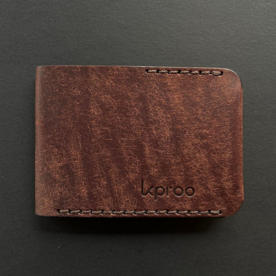 Cartera Portaplacas BASIC | Edición Tabaco Hilo Marrón Oscuro | Cuero Cosido a Mano – KPROO