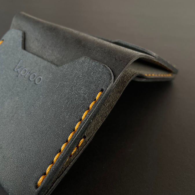 Cartera Portaplacas FORTIS | Edición BARCELONA | Cuero Cosido a Mano – KPROO | CNP · GC · PL