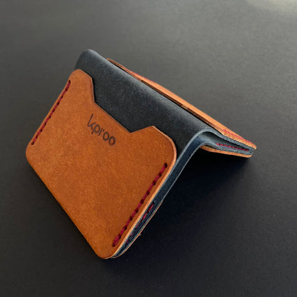Cartera Portaplacas FORTIS Policía Nacional – Piel Italiana Cosida a Mano – Edición: Olmo y Azul M Hilo Granate