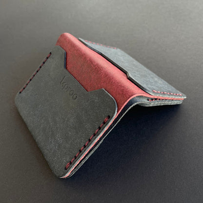 Cartera Portaplacas FORTIS Policía Nacional – Piel Italiana Cosida a Mano – Edición: Azul M y Mosto Hilo Granate