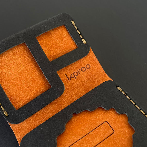 Cartera Portaplacas FORTIS Guardia Civil – Piel Italiana Cosida a Mano – Edición: Negra y Olmo Hilo Marrón
